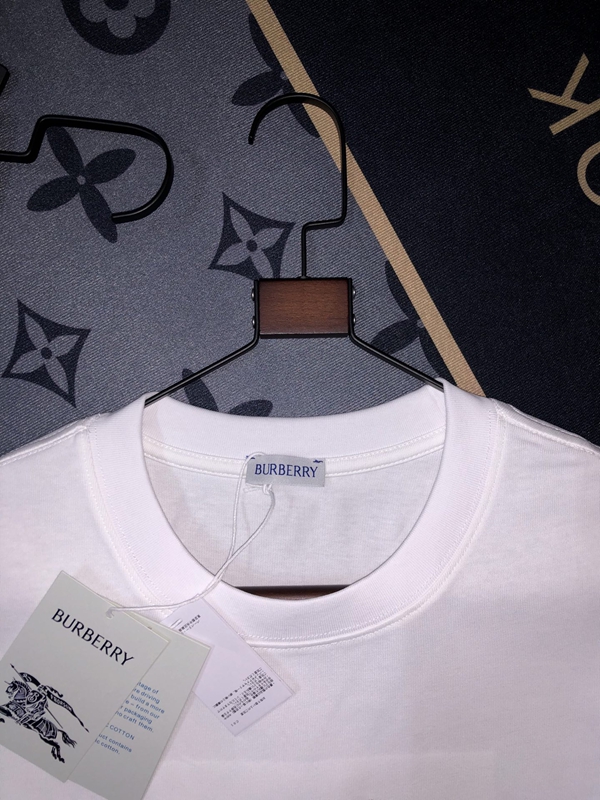 ブランドTシャツ側面デザイン